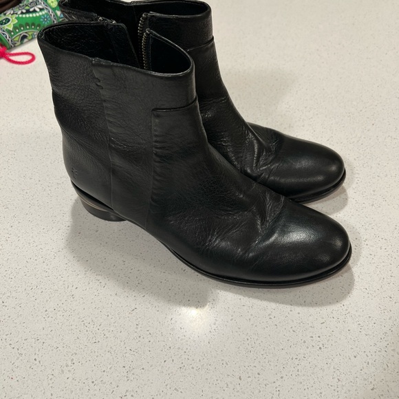 Frye black leather ankle zip up booties size 9.5. - Picture 4 of 9